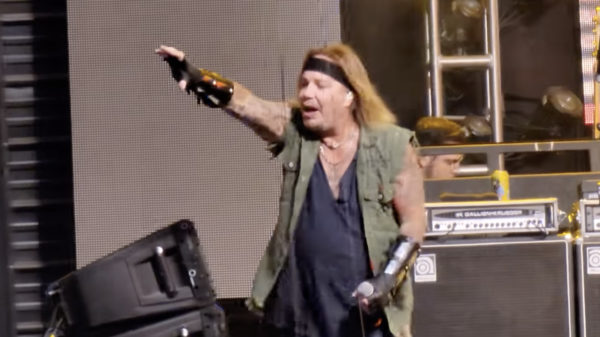 vince neil live